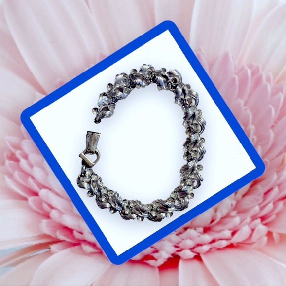 Beautiful Silver-Toned Ankle Bracelet - Picture 1 of 4